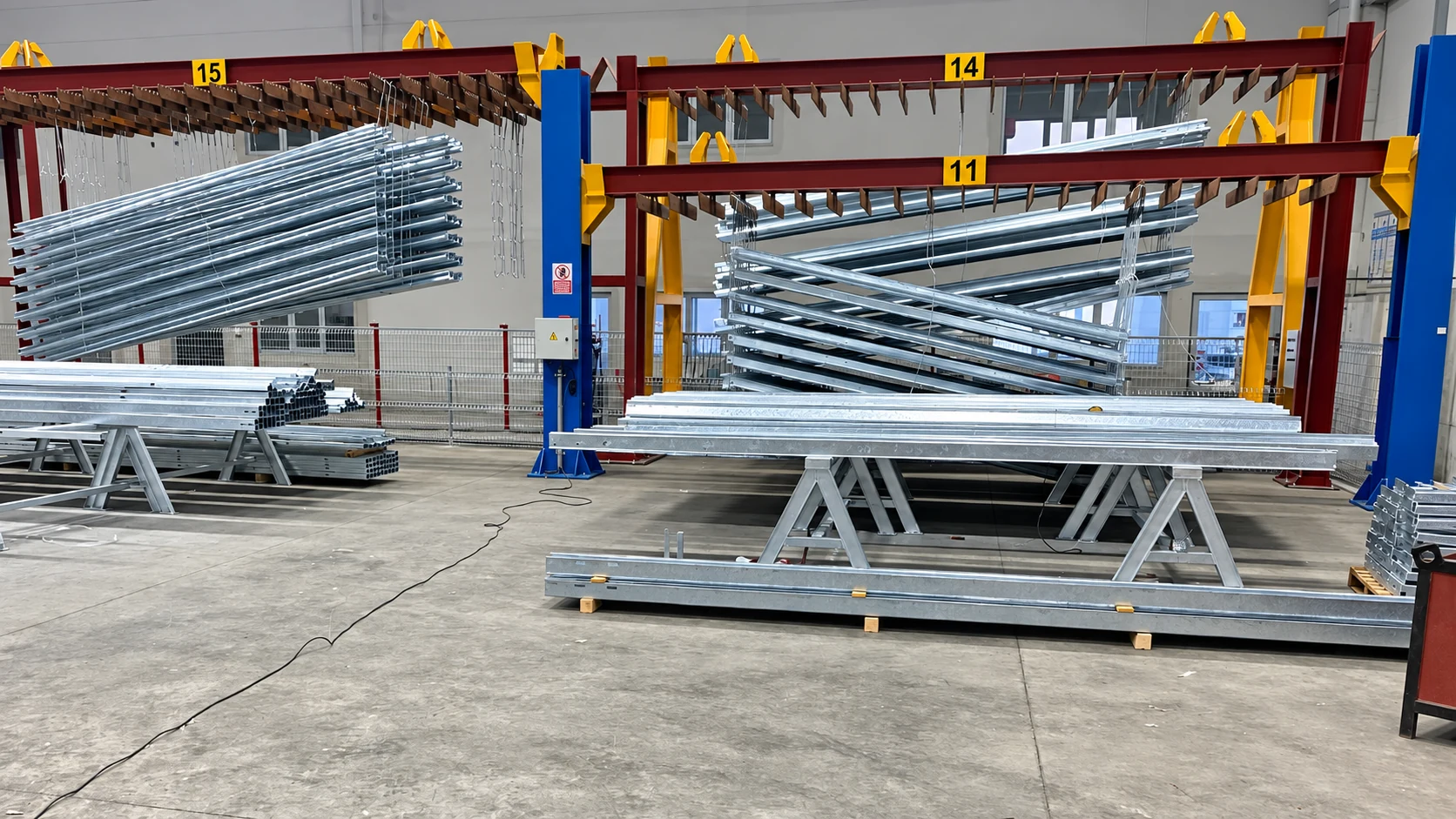 Galvaniz kaplı uzun çelik parçalar